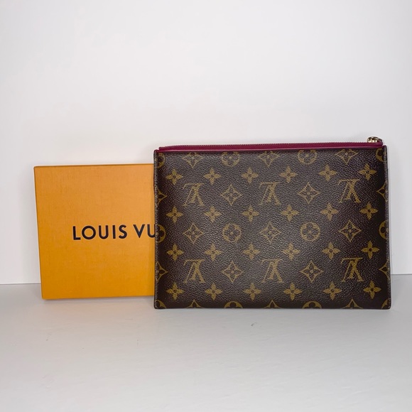 ❌❌SOLD OUT❌❌ Vuitton monogram Pallas wristlet - Picture 3 of 8